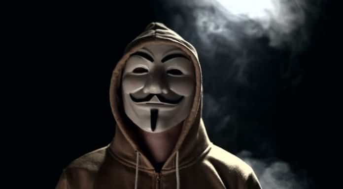 Satoshi Nakamoto vend des bitcoins pour ?
