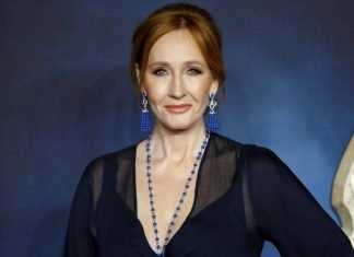 L’auteur de Harry Potter s’intéresse à la CTB