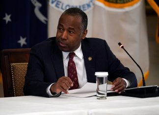 Ben Carson appelle au dialogue plutôt qu’aux insultes