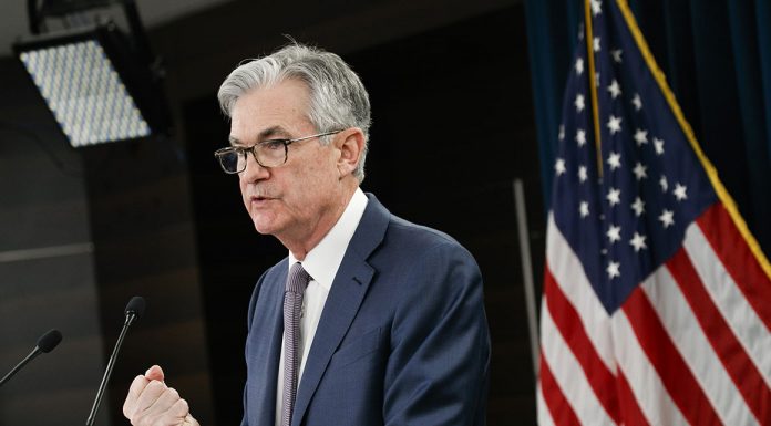 Le président de la Fed, M. Powell, sur la corde raide alors que l’économie est confrontée à de nouvelles incertitudes