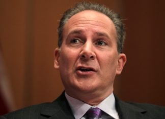 Peter Schiff : les baleines de la CTB manipulent le prix