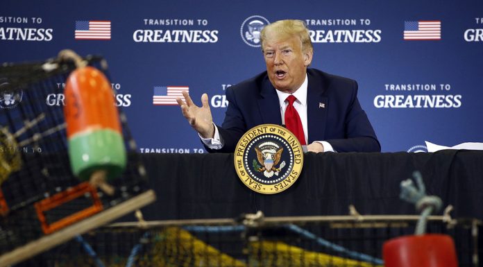 Trump déclare la victoire dans la tourmente