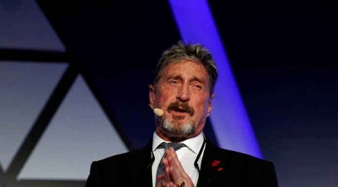 John McAfee se moque de son pari avec Bitcoin