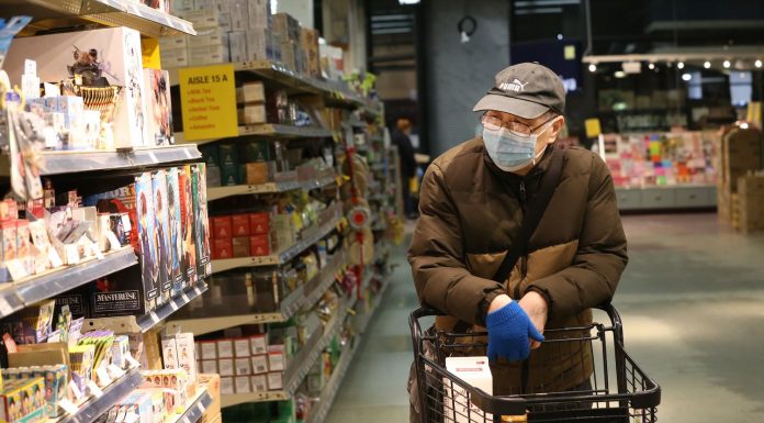 Selon un sondage, les Asiatiques et les Noirs américains font état d’une discrimination accrue face à une épidémie de coronavirus
