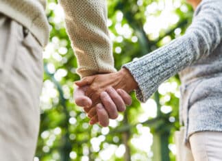 Pourquoi et comment anticiper sa retraite ? retraités couple