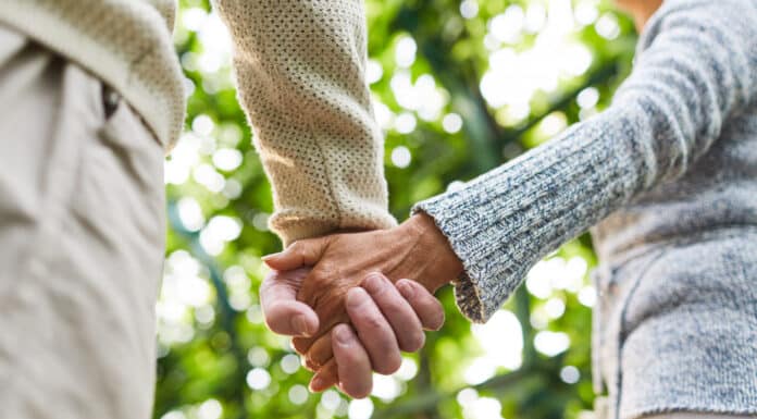 Pourquoi et comment anticiper sa retraite ? retraités couple