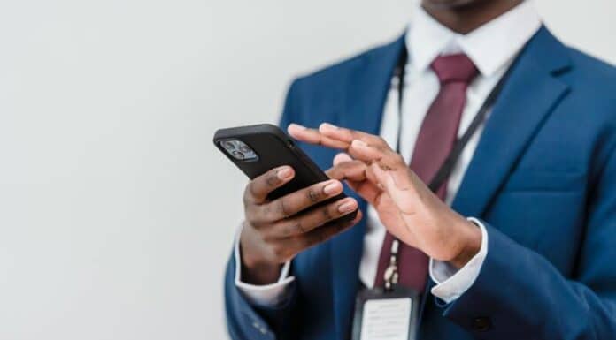 Réduisez les erreurs de paie avec une pointeuse badgeuse employé avec badge