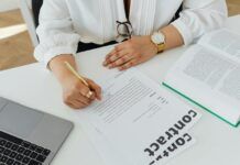 Protocole d’accord et sécurité financière : ce qu’il faut anticiper signature contrat