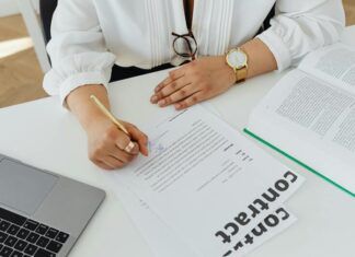 Protocole d’accord et sécurité financière : ce qu’il faut anticiper signature contrat
