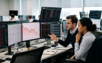 Bourse : Le secteur du sport dégringole, est-il temps de miser sur Nike, Lululemon ou JD Sports ? analyse du secteur sportif en bourse : bilan de la chute récente et opportunités d'investissement sur nike, lululemon et jd sports.